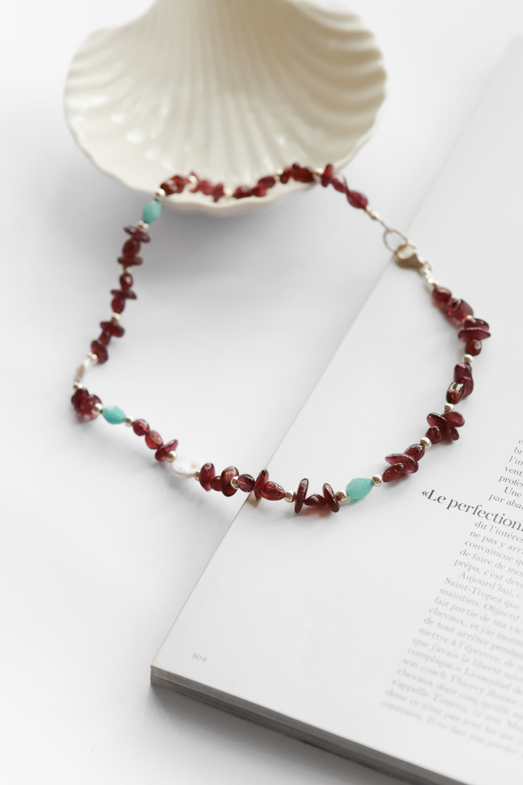 Collar brisa de granate