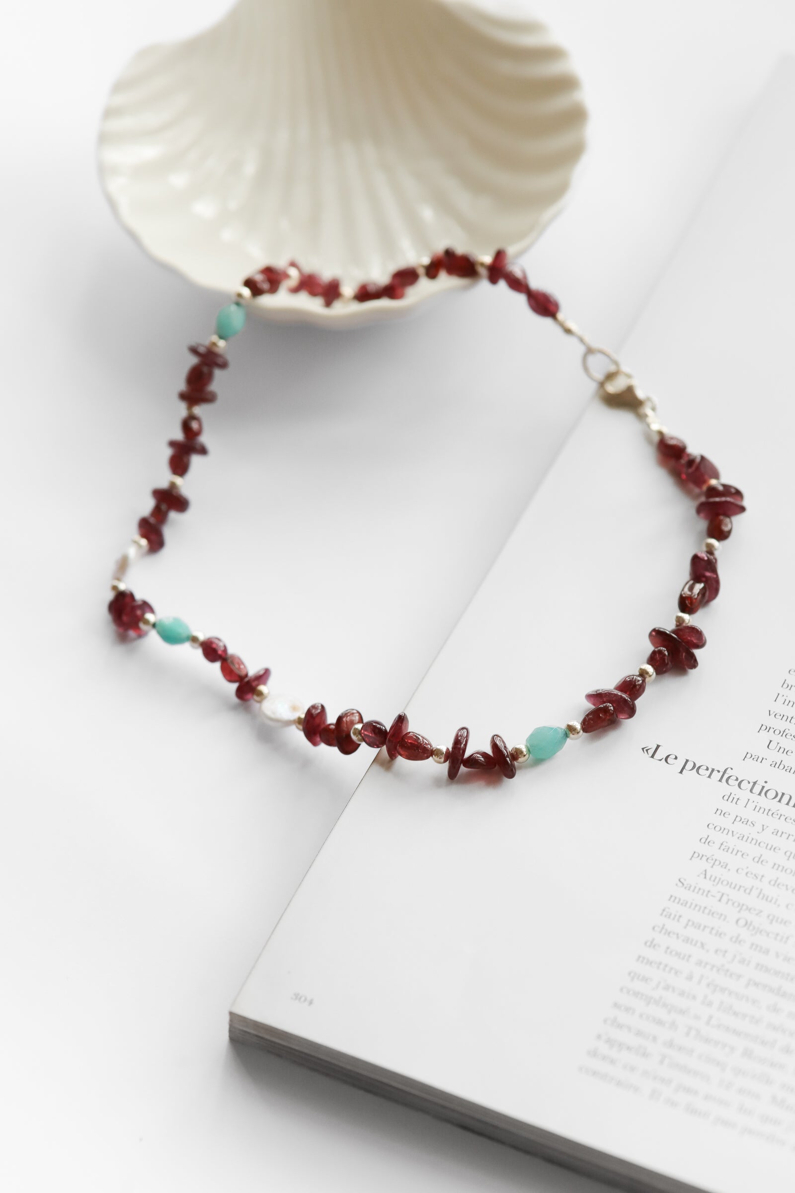 Collar brisa de granate