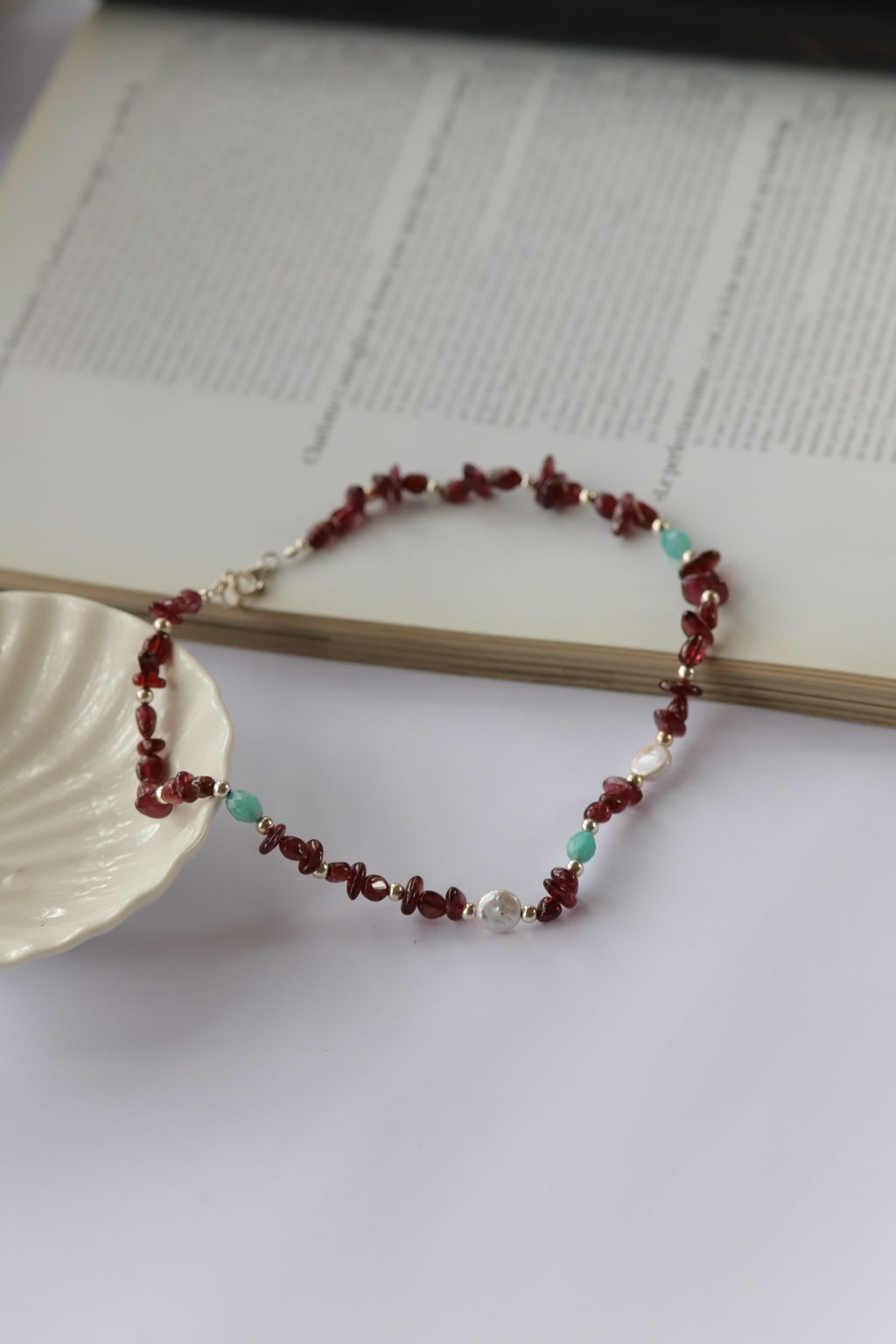 Collar brisa de granate