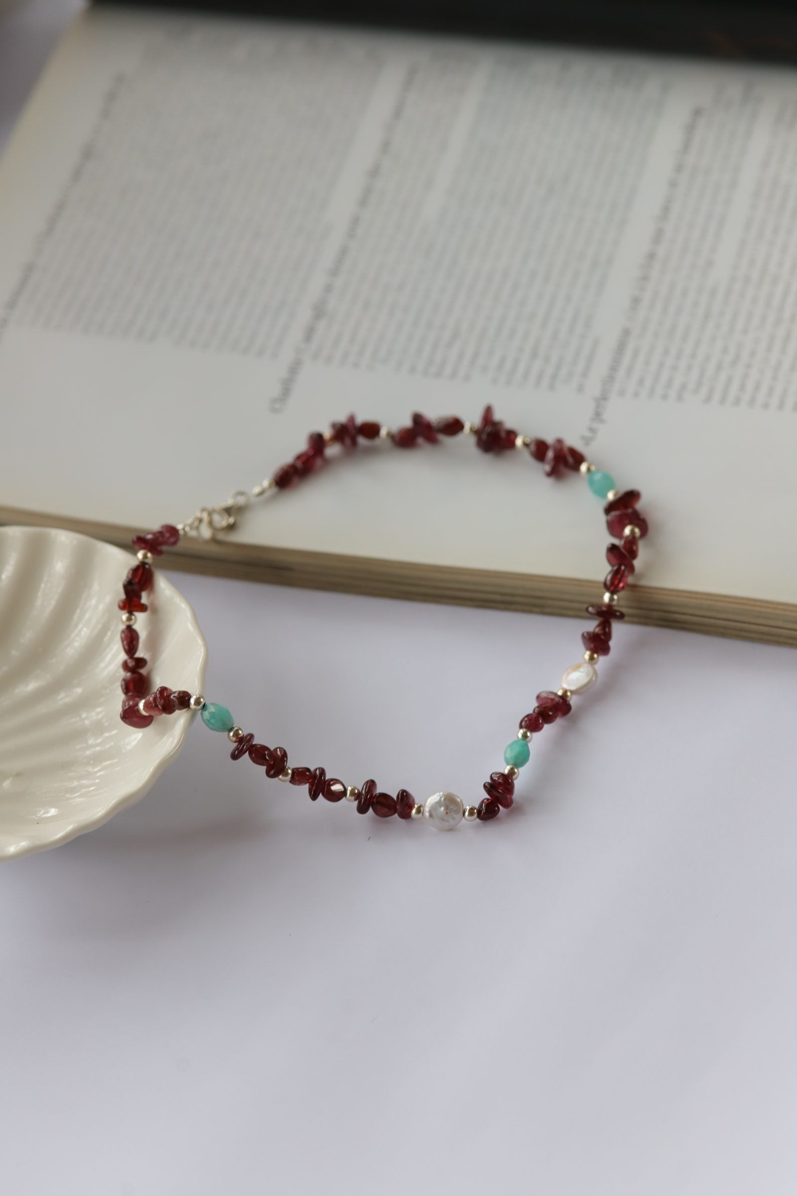 Collar brisa de granate